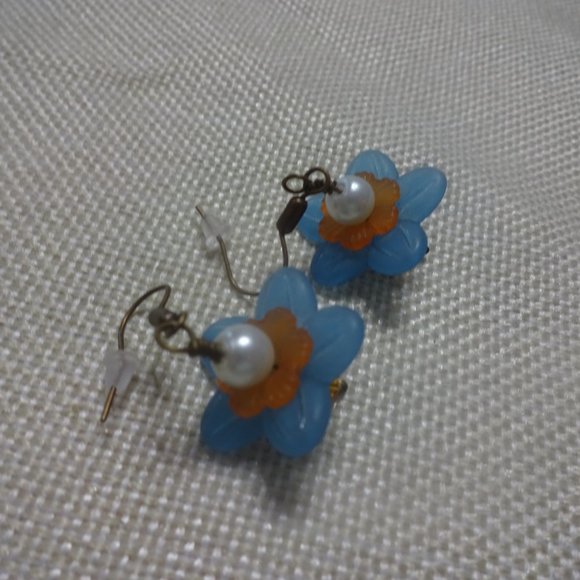 Whimsical "BLUE & ORANGE LUCITE FLOWER" Handmade Bronze Dangle Earrings #85B - Picture 3 of 3